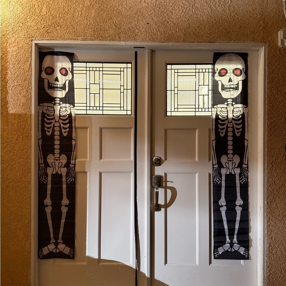 2PCS Skeleton Halloween Door Banners Porch Hanging Decoration Spooky Entryway